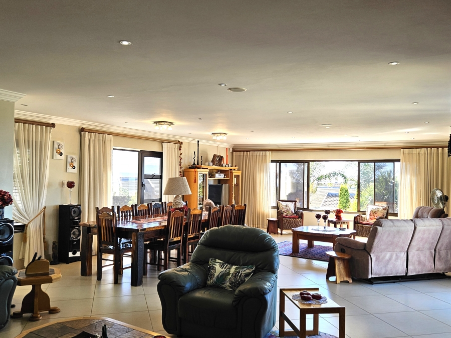 5 Bedroom Property for Sale in Wavecrest Eastern Cape